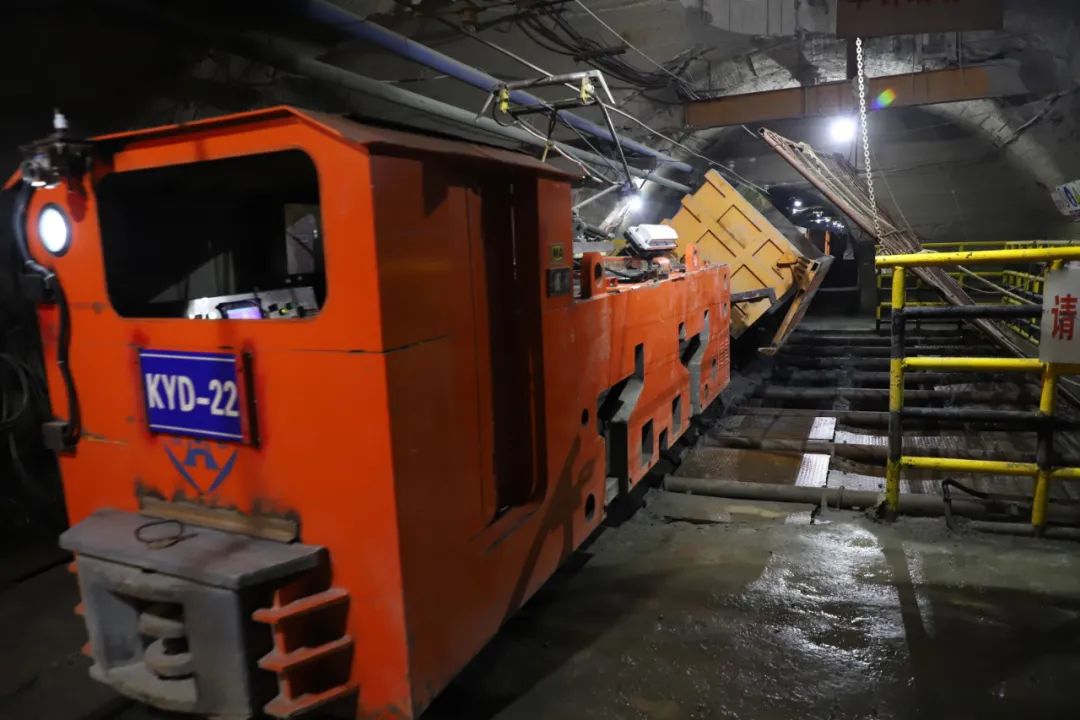 多項(xiàng)國(guó)內(nèi)首創(chuàng)電機(jī)車無(wú)人駕駛技術(shù)應(yīng)用金川集團(tuán)井下